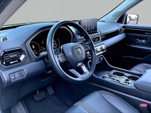 Used 2025 Honda Pilot Touring image 14