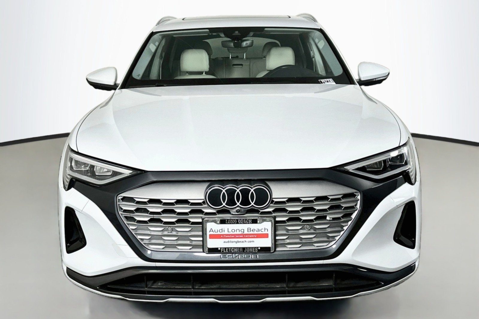 Used 2024 Audi Q8 e-tron Premium Plus AWD/4WD image 2