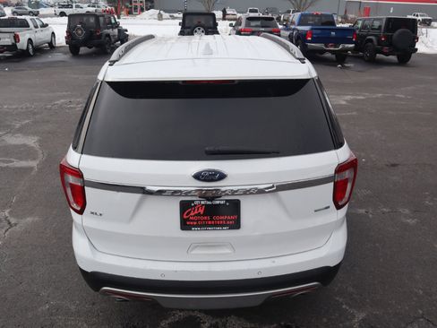 Used 2017 Ford Explorer XLT image 7