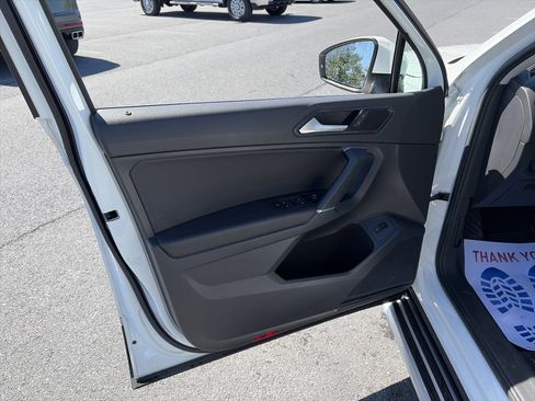 Used 2018 Volkswagen Tiguan SEL w/ 3rd Row Seat Package image 15