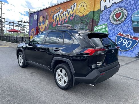 Used 2021 Toyota RAV4 XLE w/ Convenience Package AWD/4WD image 3