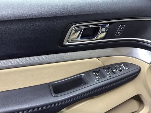 Used 2016 Ford Explorer XLT w/ Equipment Group 202A image 12