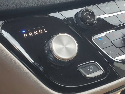Used 2024 Chrysler Pacifica Touring-L FWD image 23