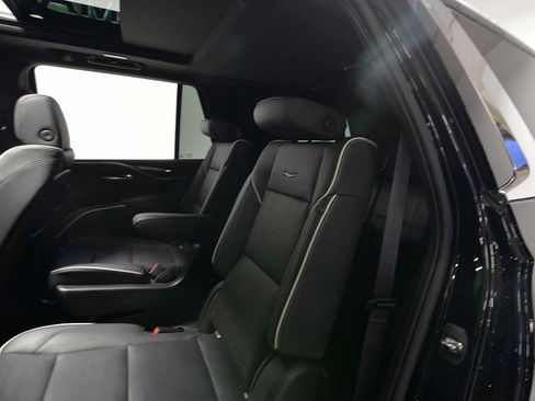 Used 2021 Cadillac Escalade Premium Luxury image 10