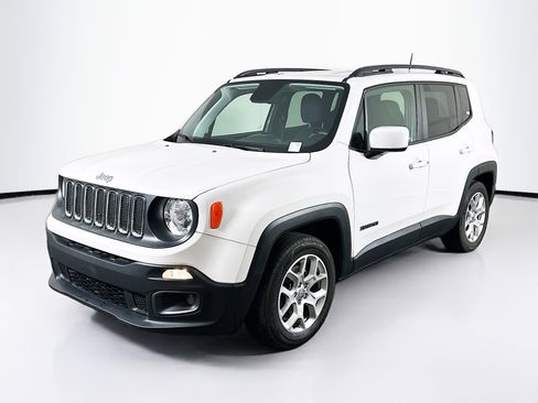 Used 2018 Jeep Renegade Latitude image 3