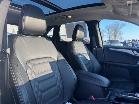 Used 2023 Ford Escape Platinum w/ Premium Technology Package AWD/4WD image 28