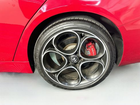 Used 2022 Alfa Romeo Giulia Veloce AWD/4WD image 11