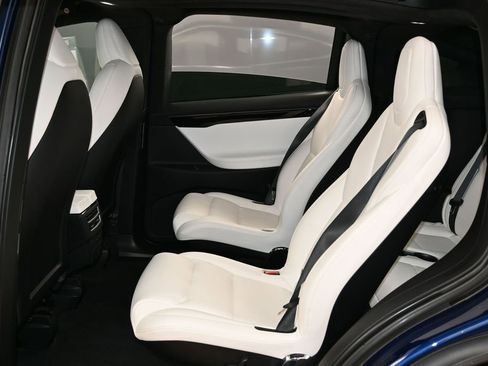Used 2020 Tesla Model X Long Range AWD/4WD image 34