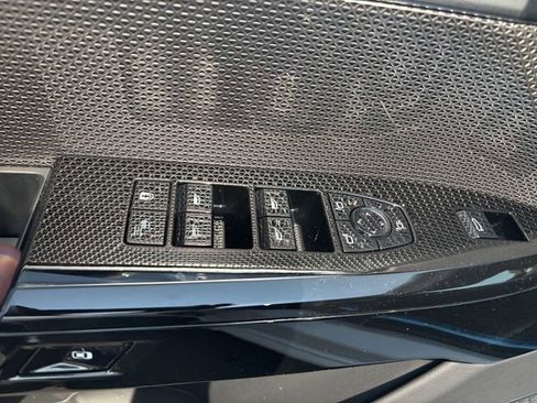 Used 2025 BMW 740i xDrive image 11