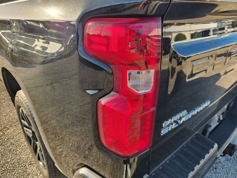 Used 2023 Chevrolet Silverado 1500 Custom RWD image 7
