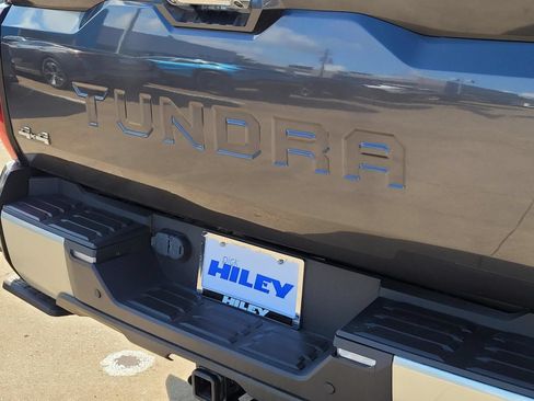 Used 2024 Toyota Tundra Limited w/ Power Package AWD/4WD image 5