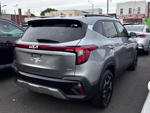 Used 2024 Kia Seltos EX image 4