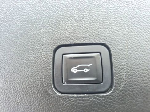 Used 2019 Chevrolet Traverse LT w/ LT Premium Package AWD/4WD image 34