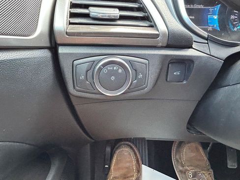 Used 2019 Ford Fusion SEL FWD image 28
