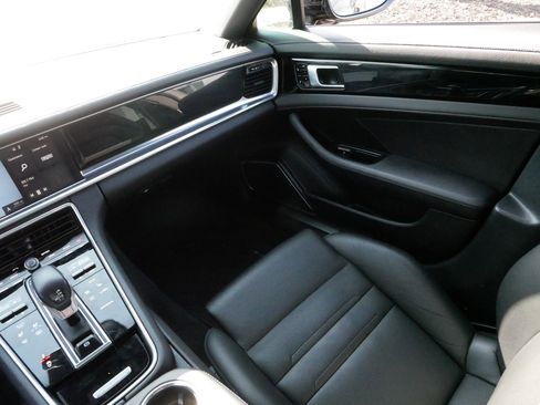 Used 2018 Porsche Panamera 4 image 11