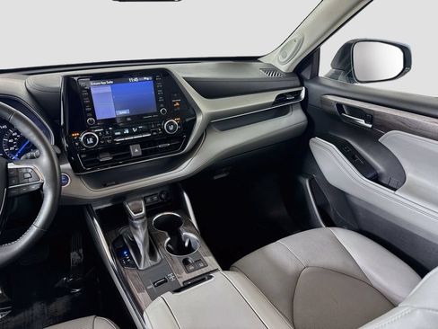 Used 2021 Toyota Highlander Limited AWD/4WD image 25