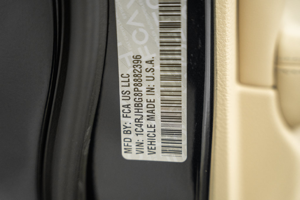 Certified 2023 Jeep Grand Cherokee Limited AWD/4WD image 34