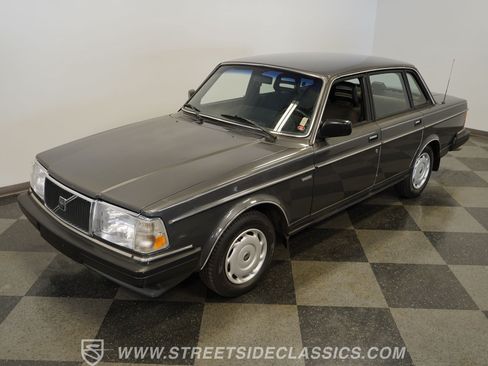 Used 1988 Volvo 240 Sedan RWD image 20