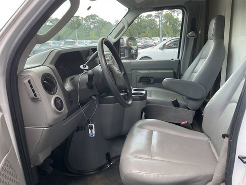 Used 2018 Ford E-350 and Econoline 350 Super Duty RWD image 3
