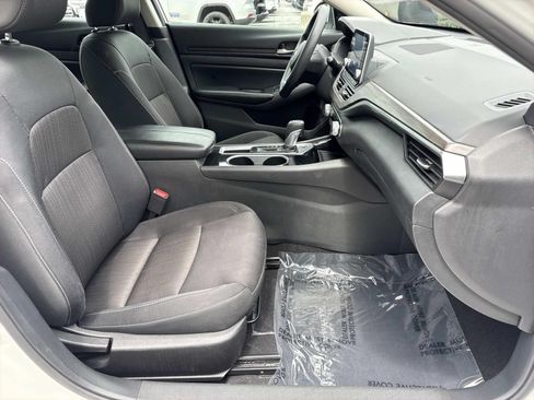 Used 2024 Nissan Altima 2.5 SV FWD image 25