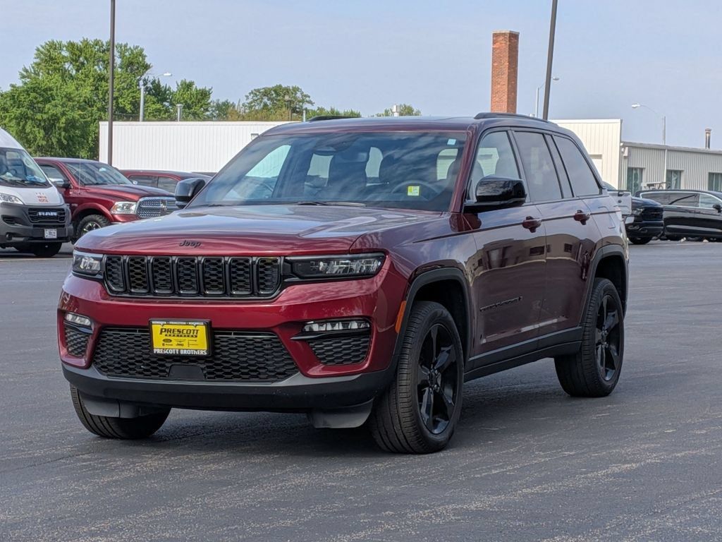 Used 2024 Jeep Grand Cherokee Limited w/ Black Appearance Package AWD/4WD image 3