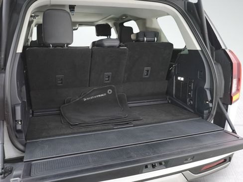 Used 2025 Ford Expedition Platinum AWD/4WD image 14