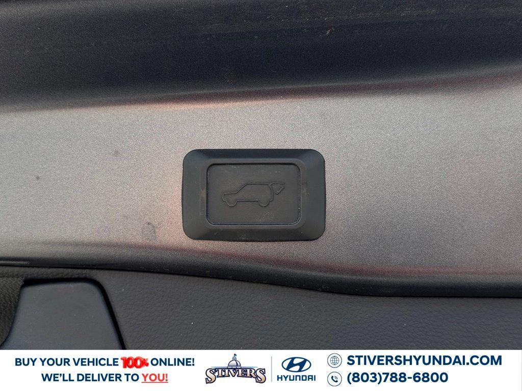 Used 2021 Toyota RAV4 XLE w/ Convenience Package AWD/4WD image 19