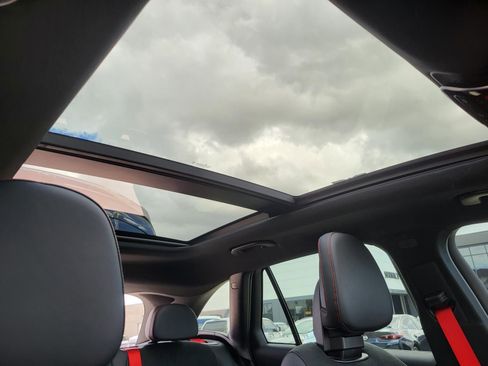 Used 2024 Mercedes-Benz GLC 43 AMG 4MATIC image 11