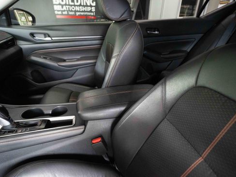 Used 2022 Nissan Altima 2.5 SR FWD image 10