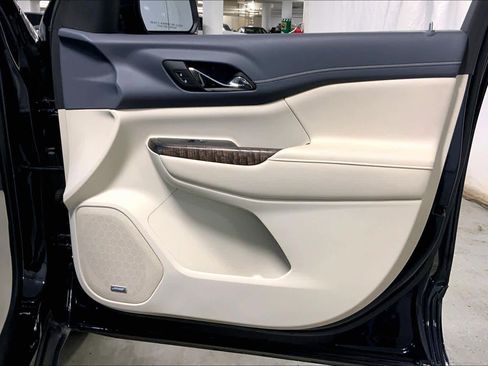 Used 2021 GMC Acadia Denali w/ Denali Ultimate Package image 22