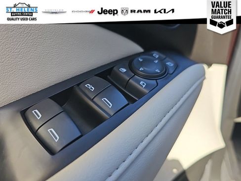 Used 2023 Buick Enclave Avenir w/ Avenir Technology Package AWD/4WD image 19