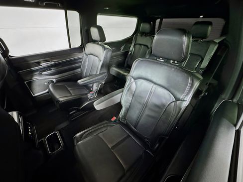 Used 2024 Jeep Wagoneer Series III image 22