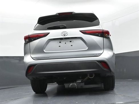 Certified 2025 Toyota Highlander XLE FWD image 37