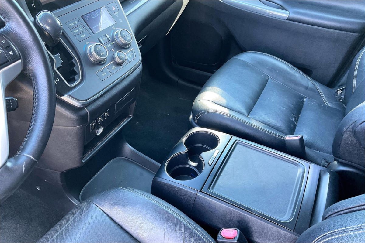 Used 2015 Toyota Sienna SE FWD image 15