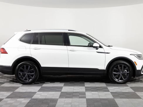 Used 2024 Volkswagen Tiguan SE AWD/4WD image 9