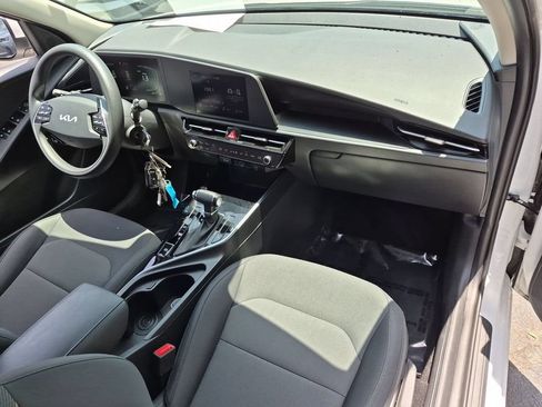 Used 2025 Kia Niro LX FWD image 31