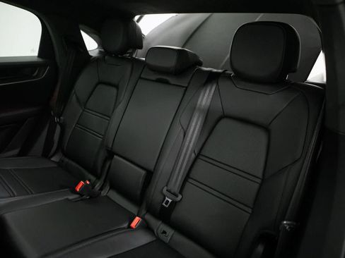 Used 2025 Porsche Cayenne Turbo AWD/4WD image 38