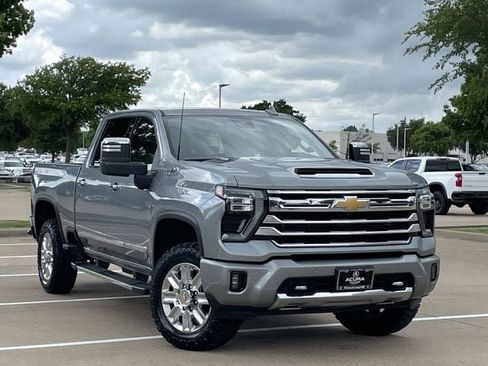 Used 2024 Chevrolet Silverado 2500 High Country AWD/4WD image 2