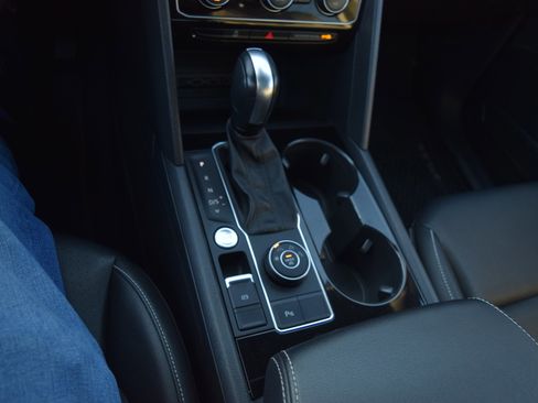 Used 2020 Volkswagen Atlas Cross Sport SEL image 16