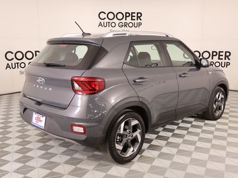 Used 2025 Hyundai Venue SEL FWD image 20