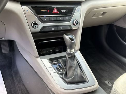Used 2017 Hyundai Elantra SE image 23