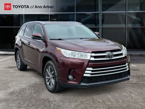 Used 2018 Toyota Highlander XLE AWD/4WD image 1