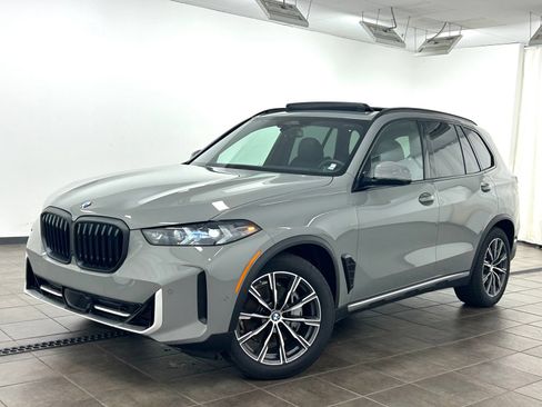 Used 2025 BMW X5 xDrive40i w/ Parking Assistance Package AWD/4WD image 1