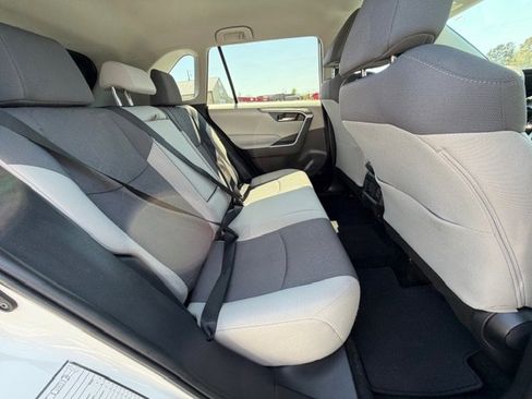 Used 2021 Toyota RAV4 XLE image 9