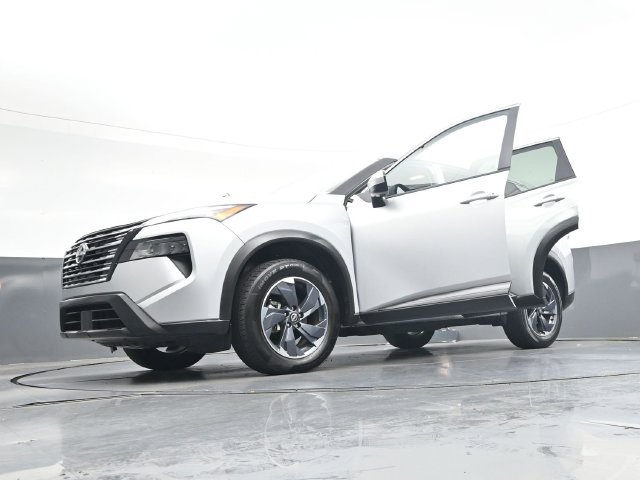 Used 2025 Nissan Rogue SV FWD image 43