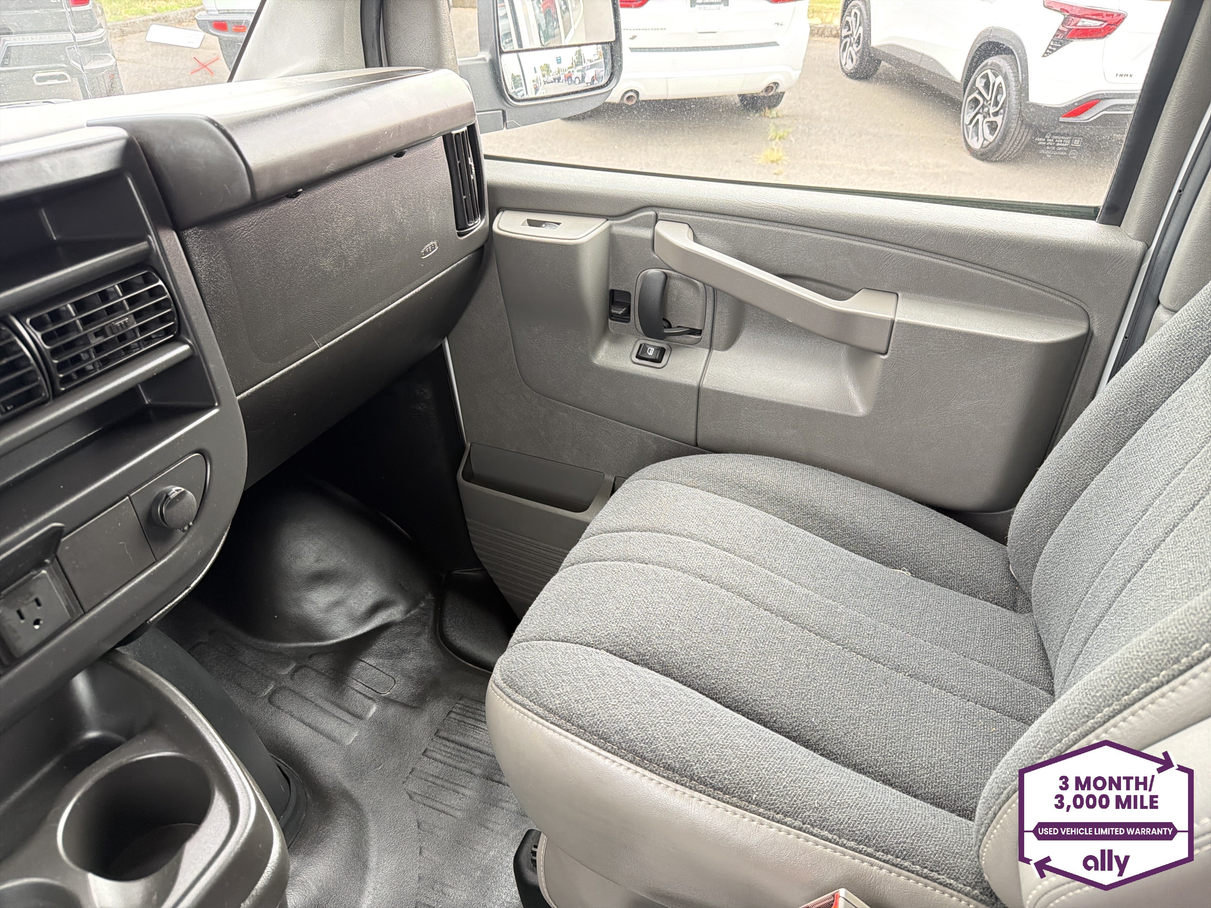 Used 2025 Chevrolet Express 2500 w/ Driver Convenience Package RWD image 22