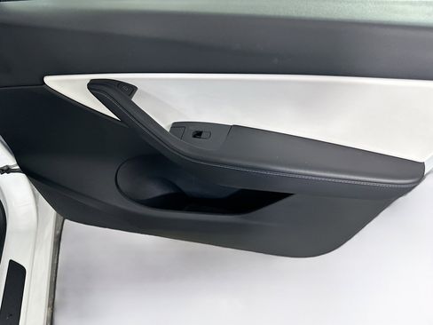 Used 2021 Tesla Model Y Long Range image 30