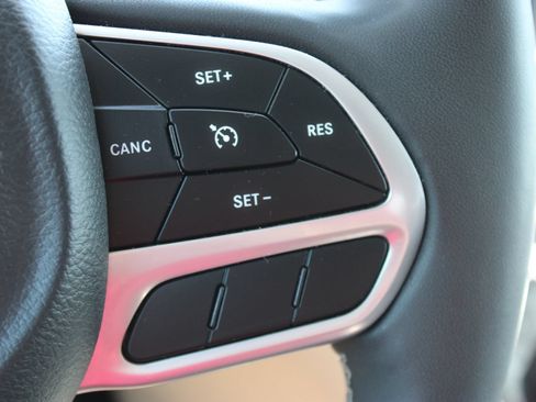 Used 2023 Chrysler Voyager LX FWD image 22