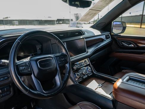 Used 2023 GMC Yukon XL Denali Ultimate w/ LPO, Floor Liner Package image 15