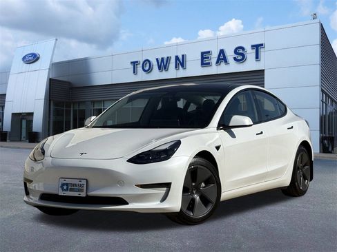 Used 2023 Tesla Model 3 Standard Range image 1